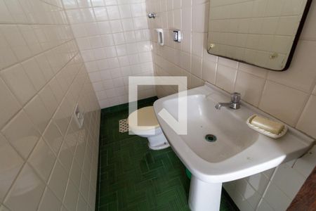 Casa à venda com 226m², 4 quartos e 2 vagasBanheiro da Área de Serviço