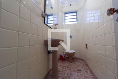 Casa à venda com 226m², 4 quartos e 2 vagasBanheiro Térreo