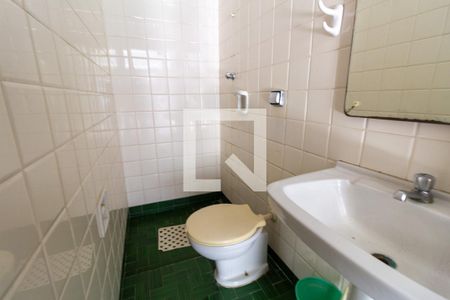 Casa à venda com 226m², 4 quartos e 2 vagasBanheiro da Área de Serviço