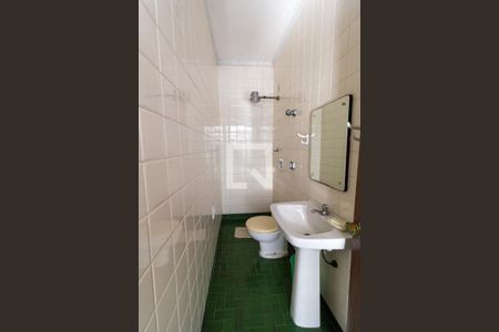 Casa à venda com 226m², 4 quartos e 2 vagasBanheiro da Área de Serviço