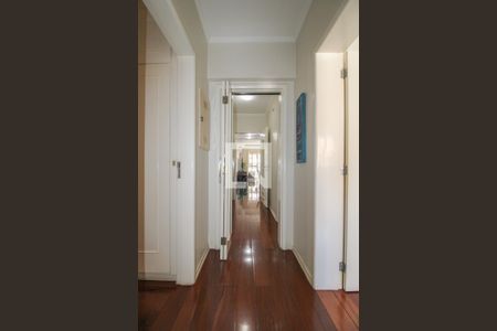 Corredor de apartamento à venda com 3 quartos, 250m² em Centro, Campinas