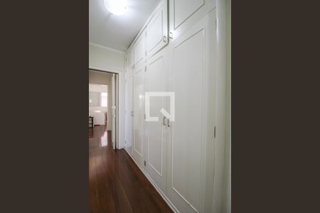 Corredor de apartamento à venda com 3 quartos, 250m² em Centro, Campinas