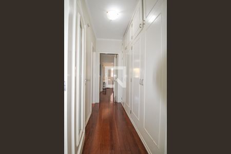 Corredor de apartamento à venda com 3 quartos, 250m² em Centro, Campinas