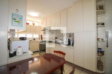 Apartamento à venda com 250m², 3 quartos e 2 vagasCozinha