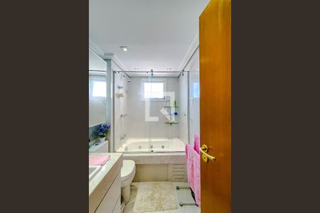 Apartamento à venda com 148m², 3 quartos e 3 vagasBanheiro da Suíte 1