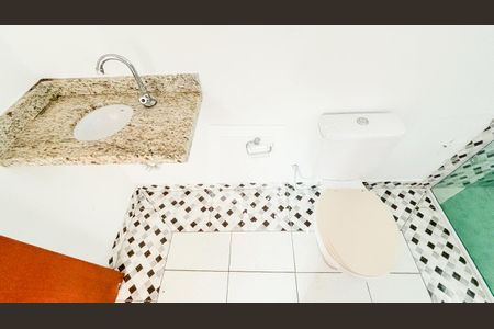 Banheiro da Suíte 1 de apartamento para alugar com 2 quartos, 65m² em Parque São Vicente, Santo André