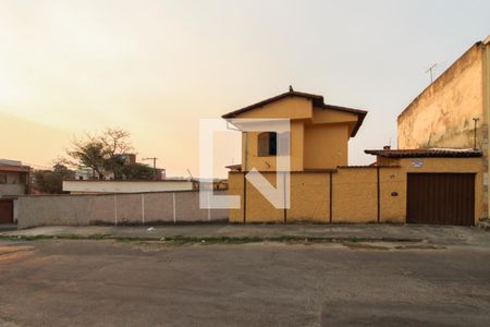 Casa para alugar com 360m², 3 quartos e 3 vagas Casa para alugar com 360m², 3 quartos e 3 vagasFachada casa 2