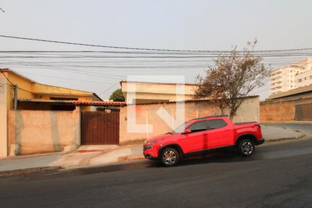 Casa para alugar com 360m², 3 quartos e 3 vagas Casa para alugar com 360m², 3 quartos e 3 vagasFachada casa 1