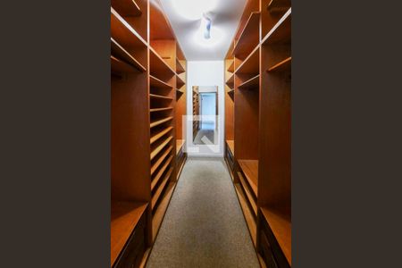 Apartamento à venda com 275m², 3 quartos e 1 vagaCloset da suíte master 2