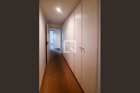 Apartamento à venda com 275m², 3 quartos e 1 vagaCorredor - Armários