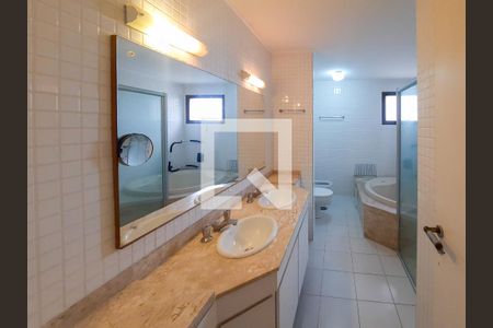 Apartamento à venda com 275m², 3 quartos e 1 vagaBanheiro da Suíte master 2