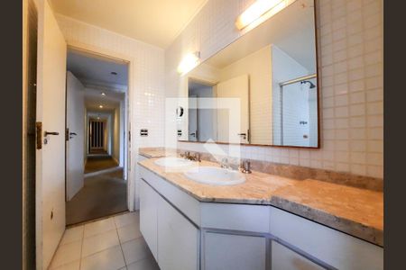 Apartamento à venda com 275m², 3 quartos e 1 vagaBanheiro da Suíte master 2