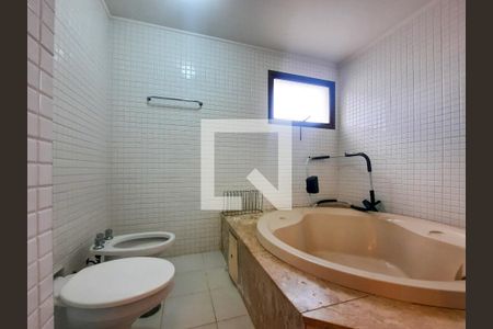 Apartamento à venda com 275m², 3 quartos e 1 vagaBanheiro da Suíte master 2