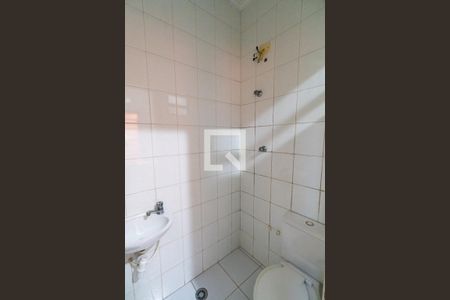 Casa de condomínio à venda com 132m², 3 quartos e 2 vagasBanheiro de serviço