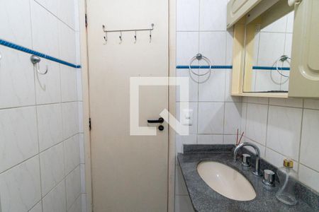 Casa de condomínio à venda com 132m², 3 quartos e 2 vagasBanheiro Social