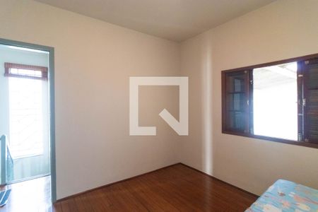 Casa à venda com 274m², 4 quartos e 8 vagas Casa à venda com 274m², 4 quartos e 8 vagasQuarto 04