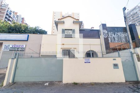 Casa à venda com 274m², 4 quartos e 8 vagas Casa à venda com 274m², 4 quartos e 8 vagasFachada
