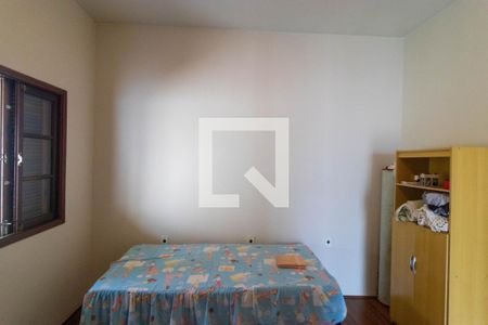 Casa à venda com 274m², 4 quartos e 8 vagas Casa à venda com 274m², 4 quartos e 8 vagasQuarto 04