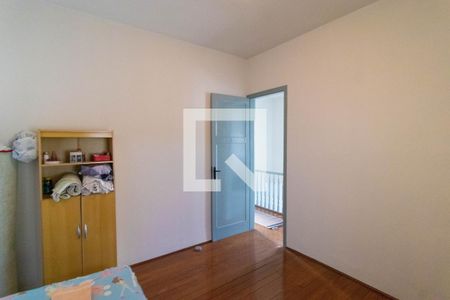 Casa à venda com 274m², 4 quartos e 8 vagas Casa à venda com 274m², 4 quartos e 8 vagasQuarto 04