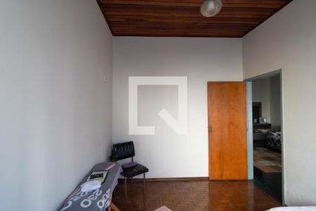 Casa à venda com 274m², 4 quartos e 8 vagas Casa à venda com 274m², 4 quartos e 8 vagasQuarto 01