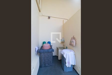 Casa à venda com 274m², 4 quartos e 8 vagas Casa à venda com 274m², 4 quartos e 8 vagasÁrea de Serviço