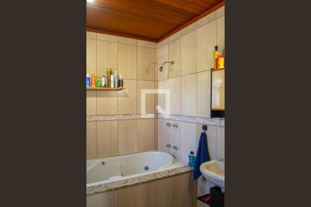 Casa à venda com 277m², 5 quartos e 2 vagasBanheiro social 