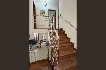 Escada de casa de condomínio para alugar com 4 quartos, 300m² em Alphaville, Santana de Parnaíba