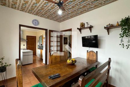 Casa de condomínio à venda com 300m², 4 quartos e 2 vagasCopa