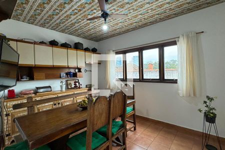 Casa de condomínio à venda com 300m², 4 quartos e 2 vagasCopa