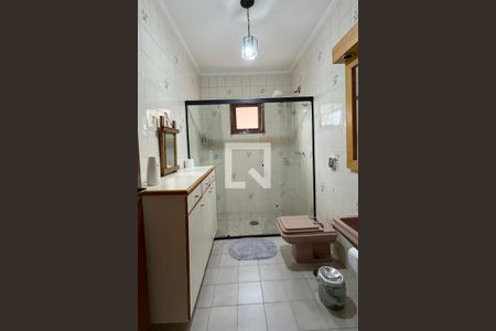 Casa de condomínio à venda com 300m², 4 quartos e 2 vagasBanheiro Corredor