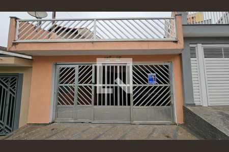 Casa para alugar com 235m², 3 quartos e 2 vagas Casa para alugar com 235m², 3 quartos e 2 vagasFachada