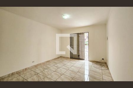 Casa para alugar com 235m², 3 quartos e 2 vagas Casa para alugar com 235m², 3 quartos e 2 vagasQuarto