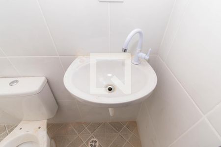 Casa de condomínio para alugar com 57m², 2 quartos e sem vaga Casa de condomínio para alugar com 57m², 2 quartos e sem vagaBanheiro