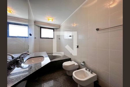 Apartamento à venda com 237m², 3 quartos e 3 vagasBanheiro Suíte 2