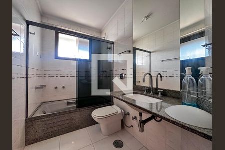 Apartamento à venda com 237m², 3 quartos e 3 vagasBanheiro Social