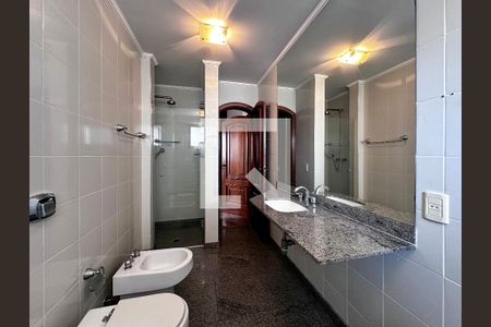 Apartamento à venda com 237m², 3 quartos e 3 vagasBanheiro Suíte 2