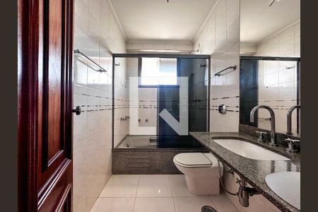 Apartamento à venda com 237m², 3 quartos e 3 vagasBanheiro Social