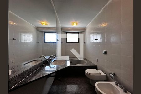 Apartamento à venda com 237m², 3 quartos e 3 vagasBanheiro Suíte 2