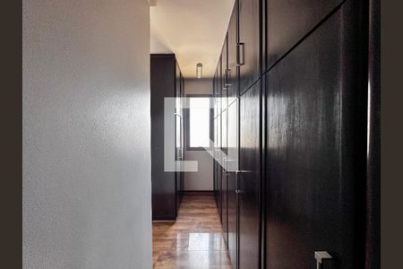 Apartamento à venda com 237m², 3 quartos e 3 vagasCloset Suíte 2