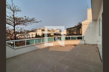 Apartamento à venda com 180m², 3 quartos e 3 vagasVaranda