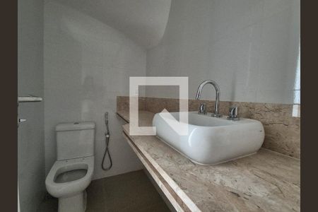 Apartamento à venda com 180m², 3 quartos e 3 vagasBanheiro da Suíte 1