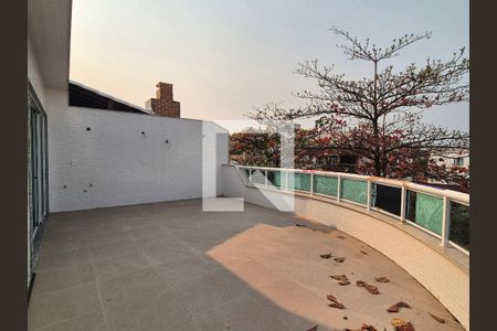 Apartamento à venda com 180m², 3 quartos e 3 vagasVaranda