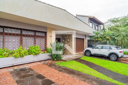 Casa para alugar com 230m², 4 quartos e 5 vagasFachada