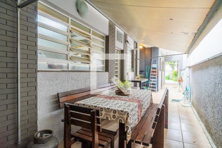 Casa para alugar com 230m², 4 quartos e 5 vagasQuintal