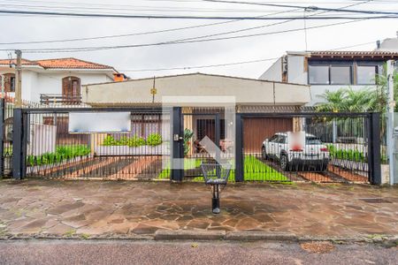 Casa para alugar com 230m², 4 quartos e 5 vagasFachada