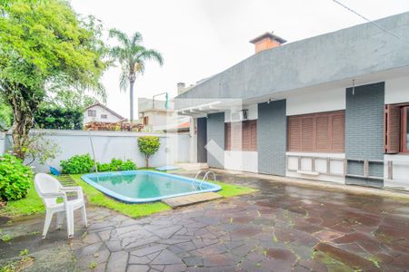 Casa para alugar com 230m², 4 quartos e 5 vagasQuintal