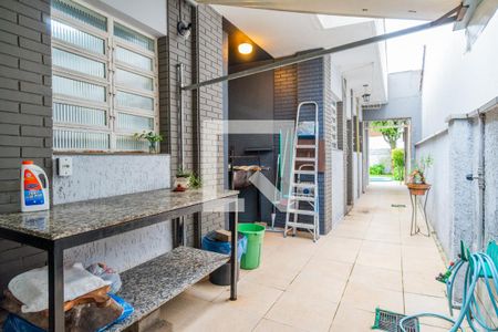 Casa para alugar com 230m², 4 quartos e 5 vagasQuintal