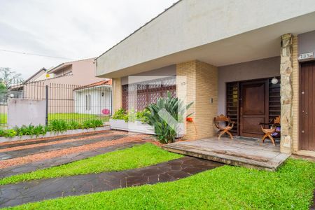 Casa para alugar com 230m², 4 quartos e 5 vagasFachada