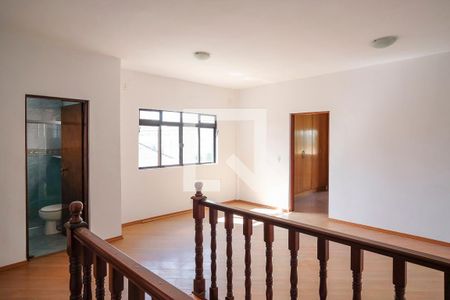 Casa à venda com 343m², 3 quartos e 6 vagasAcesso aos quartos