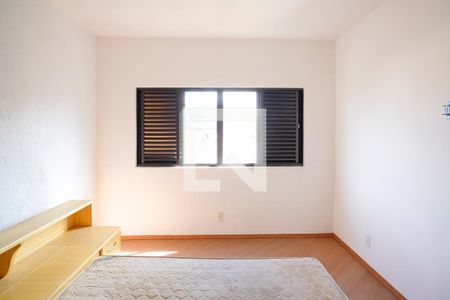 Casa à venda com 343m², 3 quartos e 6 vagasQuarto 2